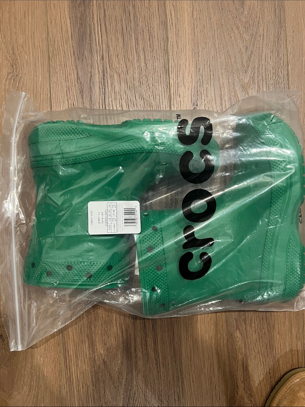 Women’s Crocs classic boot in green ivy